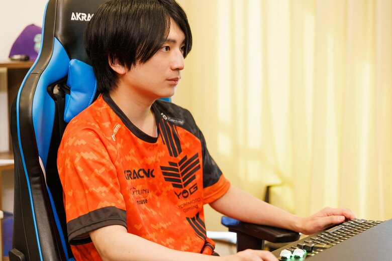 長時間のプレイにはゲーミングチェアが必須だそう