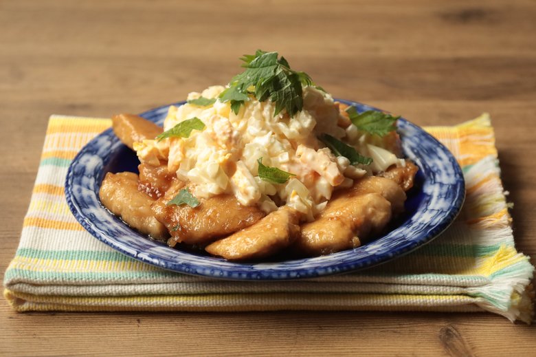 見た目にも柔らかそうな「鶏むね肉やわらかチキン 南蛮タルタルソースのせ」