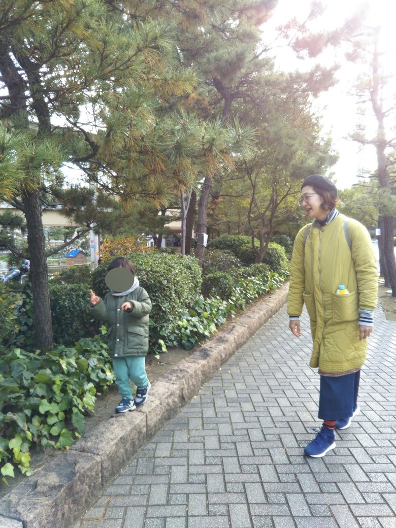 親子で仲良く買い物中