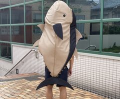 「マグロのリュックを背負って新幹線に」見る人もザワついた男性の正体
