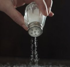 ｢究極の塩むすび｣に必要な塩の量がついに明かされた！