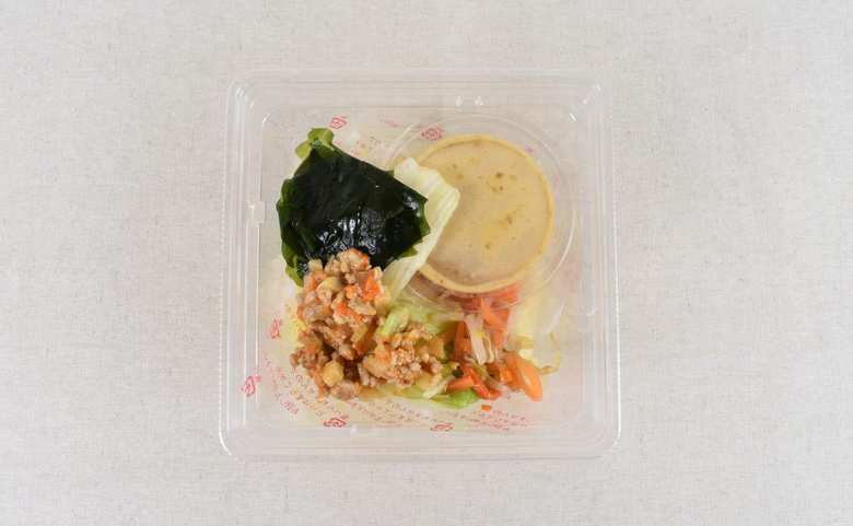 ローソンのおすすめサラダ「担々麺風こんにゃく麺サラダ」の商品画像