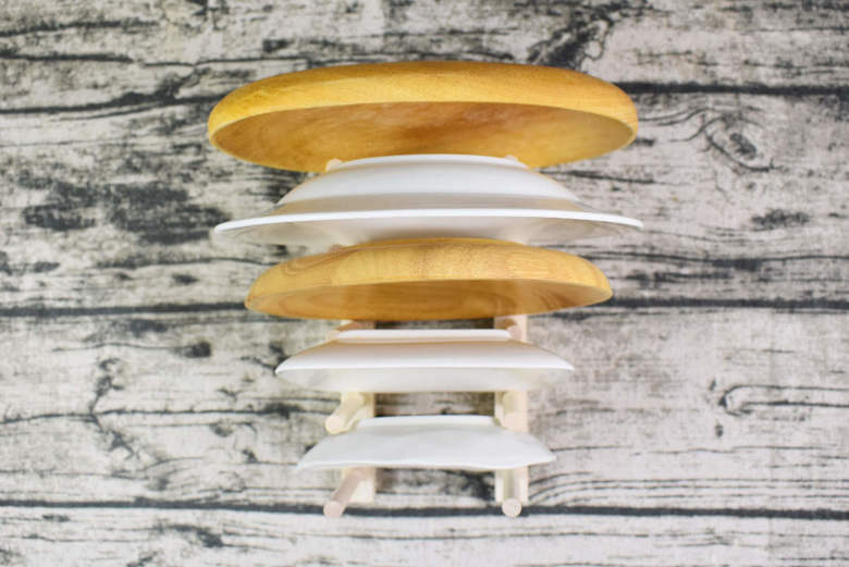 ダイソーおすすめ収納「木製お皿立て」の使用中画像4