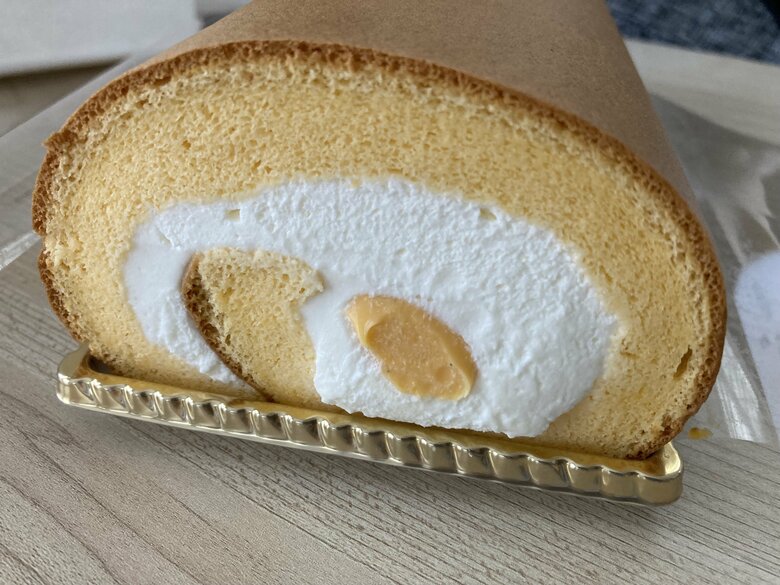 看板商品「安食ロール」。きめ細かな生地とクリームの相性が絶妙！