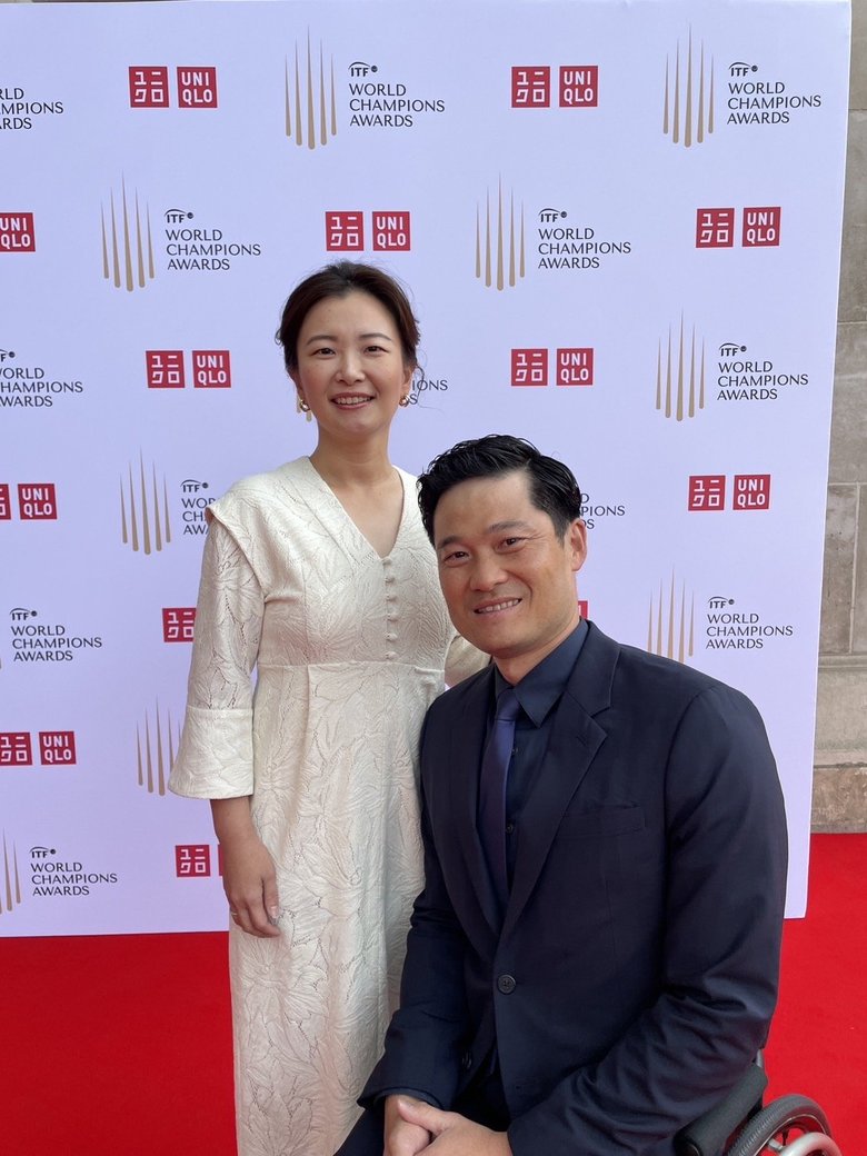 2023年ワールドチャンピオンディナーに出席した国枝慎吾さんと愛さん