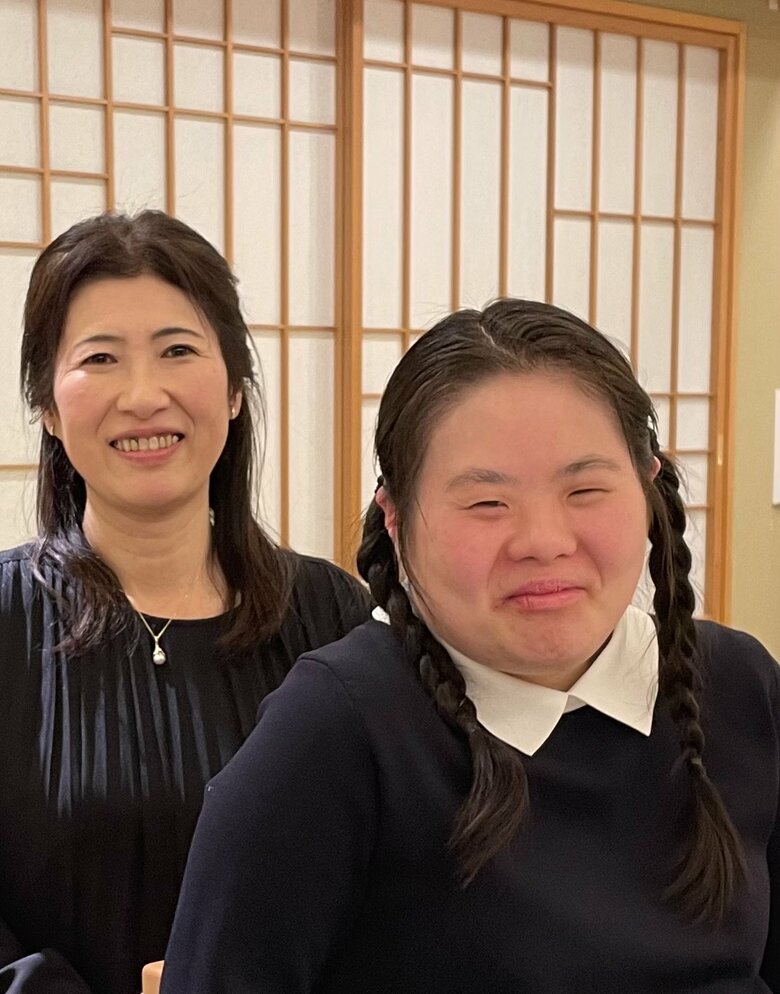 高田さんとアーティストとして活動する美貴さん