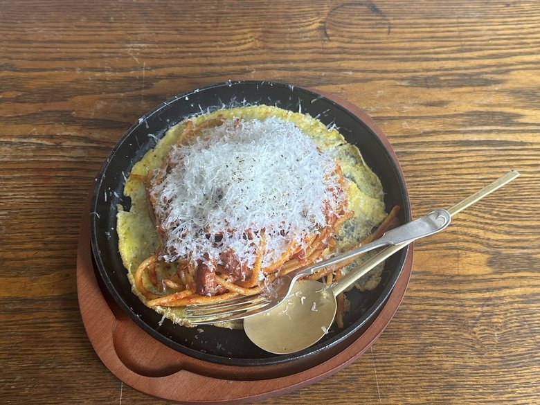 はらださんのレシピを見て、タカラさんが作った「鉄板ナポリタン」