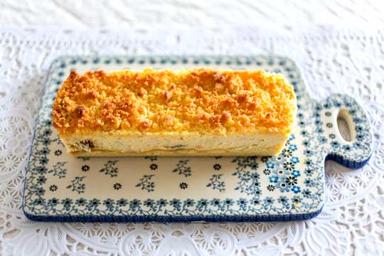 器に盛られた成城石井自家製プレミアムチーズケーキ