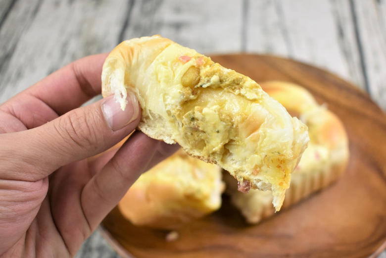 ファミマの人気パンちぎれるオニオンブレッド(カレー)の画像