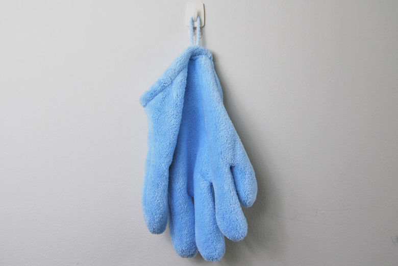 ダイソーのおすすめ商品「ヘアドライ手袋」のアップ画像