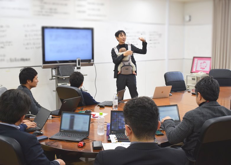 育休後、石井社長はお子さんを連れて会議にも出席した