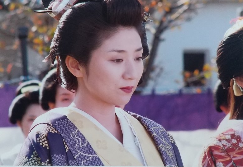 2004年、ドラマ『大奥～第一章～』で春日局役を演じた。2011年には舞台化され、近藤正臣さん（将軍・徳川家康役）と共演