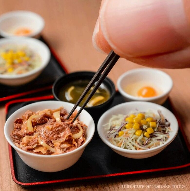 生卵つき！「牛丼定食」のミニチュア