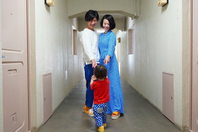 左から夫、息子、志賀さん。3人で過ごす休日