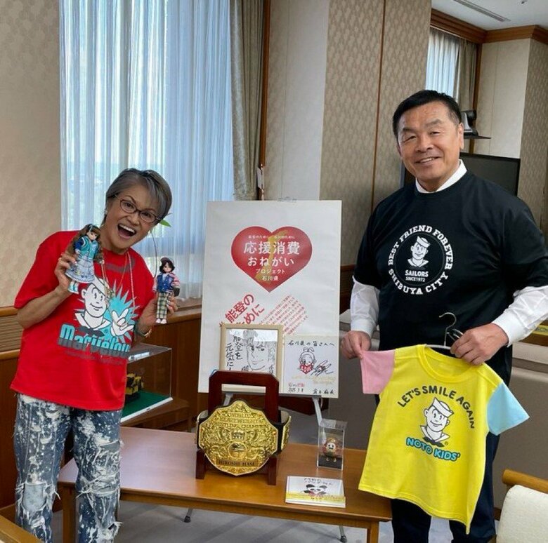 能登半島地震の被災地の子どもたちを元気づけようと、セーラーズとレトロリカがコラボした、着せ替え人形「リカちゃん」とオリジナルＴシャツ各300点を県に寄贈