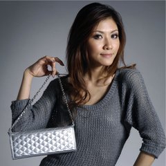 「特大ロゴ＝わかりやすい」ブランド品マウンティングは貶さないがお作法!!