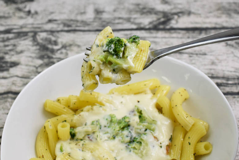 ローソン「もちプリッ！ リガトーニ クアトロチーズ」は508キロカロリー