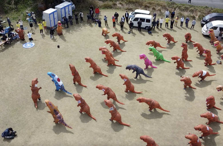 記念すべき第1回「ティラノサウルスレース大山」開会式の様子