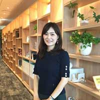 2001年 プラス株式会社へ新卒入社。3年後、人材交流制度を利用し、コーポレート本部　人事統括部へ異動。新卒採用、新入社員研修の企画、運営や制度企画業務に従事。2020年より人材開発室室長に就任し、多様な人材が活躍できる職場づくりを追求している。