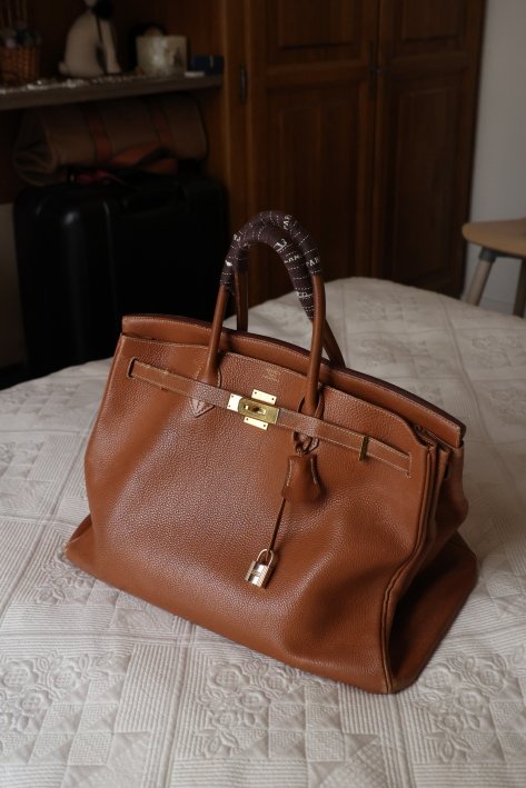 エルメスのバーキンは、すれてきた持ち手にリボンを巻いて長年愛用中