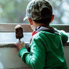 電車マナーがひどすぎる親子…同じ立場のママから「これはないわ!!」の声