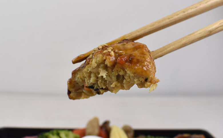 ナチュラルローソンのにおすすめお弁当 「十二品目の豆腐ハンバーグ弁当」のアップ画像