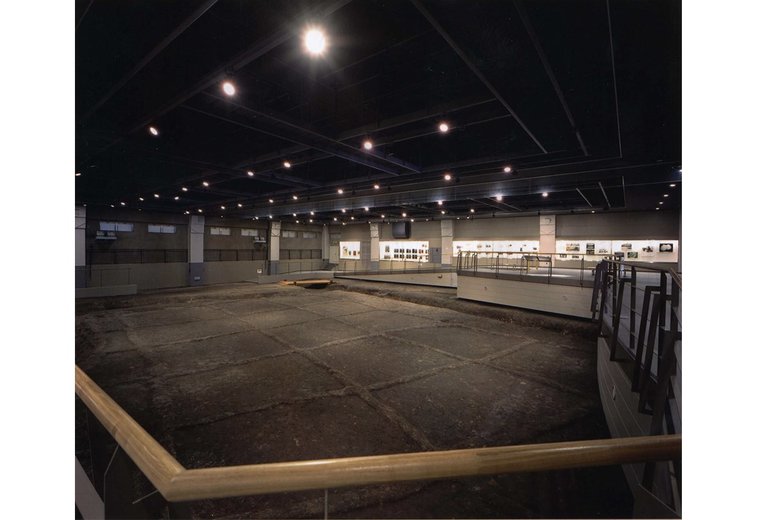 埋蔵文化財センター内にある「垂柳遺跡」の展示