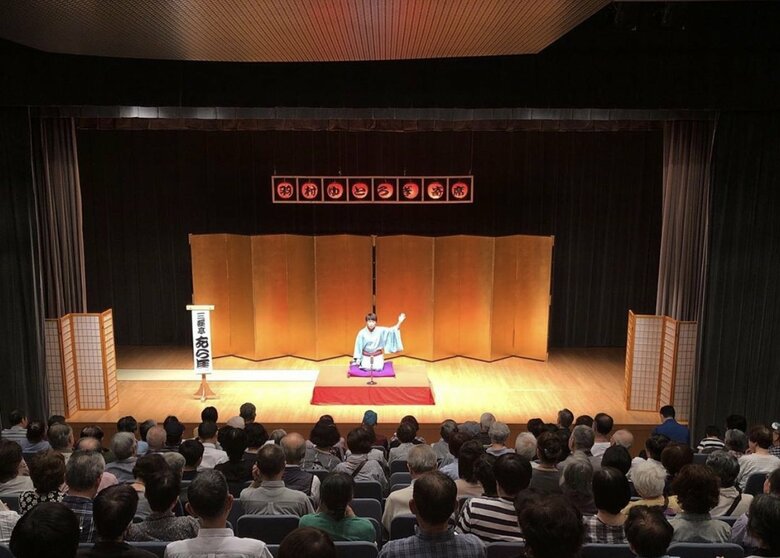 高座をつとめるあら馬さん