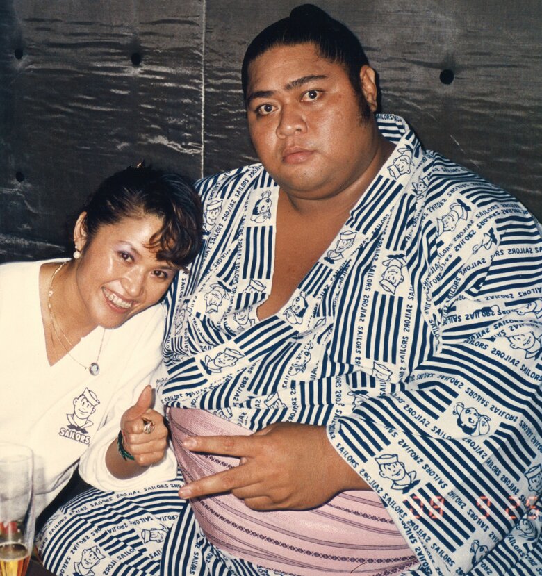元大相撲力士・小錦さんと。浴衣もセーラーズ