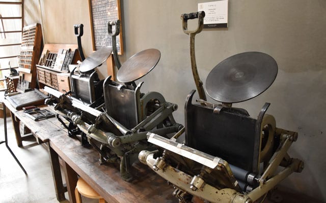 活版印刷に使われる印刷機。一つひとつ手作業で行う活版印刷に代わり、短時間で大量に仕上がるオフセット印刷が主流となった。