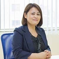 息子の路瑛さんが12歳で立ち上げた株式会社クリスタルロードで代表取締役を勤める。15歳未満の子は法人登記できないため、同社は路瑛さんが取締役社長、咲都美さんが代表権を持つ「親子起業（R）」スタイルで起業。2019年「感覚過敏研究所」を立ち上げ、当事者である路瑛さんを中心に、感覚過敏の啓蒙と課題解決に取り組んでいる。