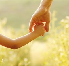 反面教師にしたいのに…育児中の自分の姿が母親と重なるママたちの悩み