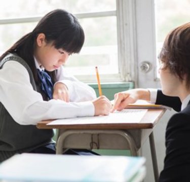 教員不足を解消する臨時免許に保護者からは心配の声が