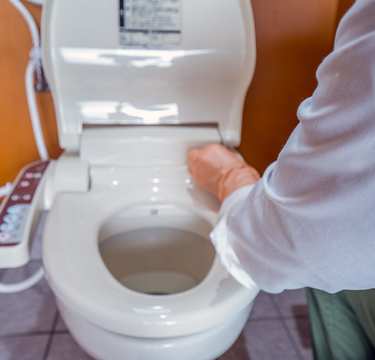 なぜ夫や息子は立ってトイレをするのか!?マナーに一言物申す