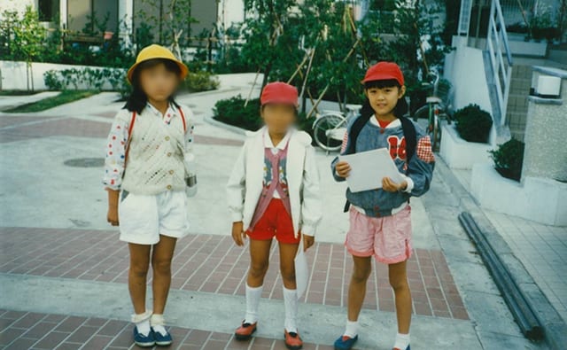 小学生の頃の中村さん（一番右）