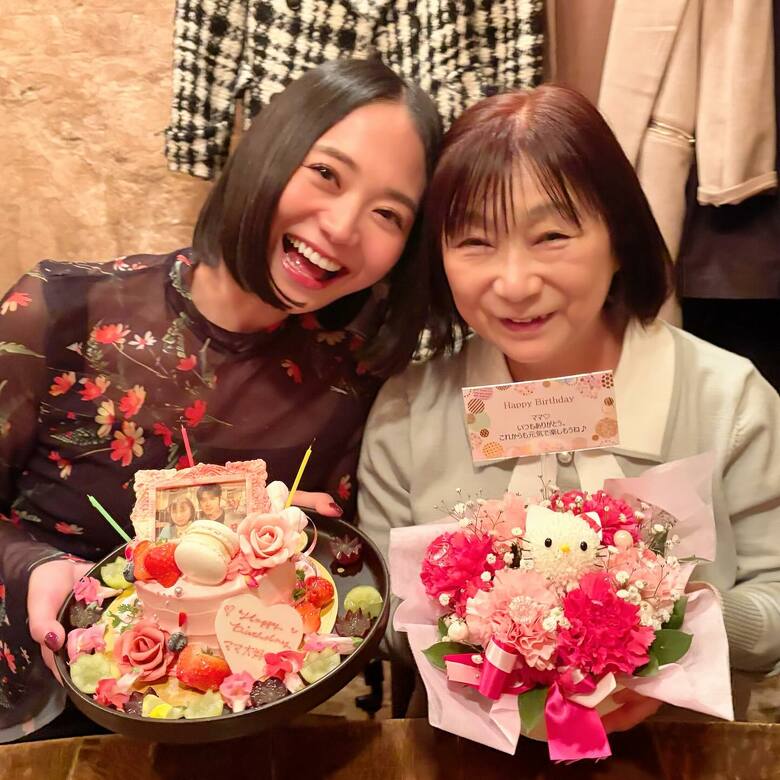 毎年、母の誕生日は大きなケーキで盛大にお祝いをしている