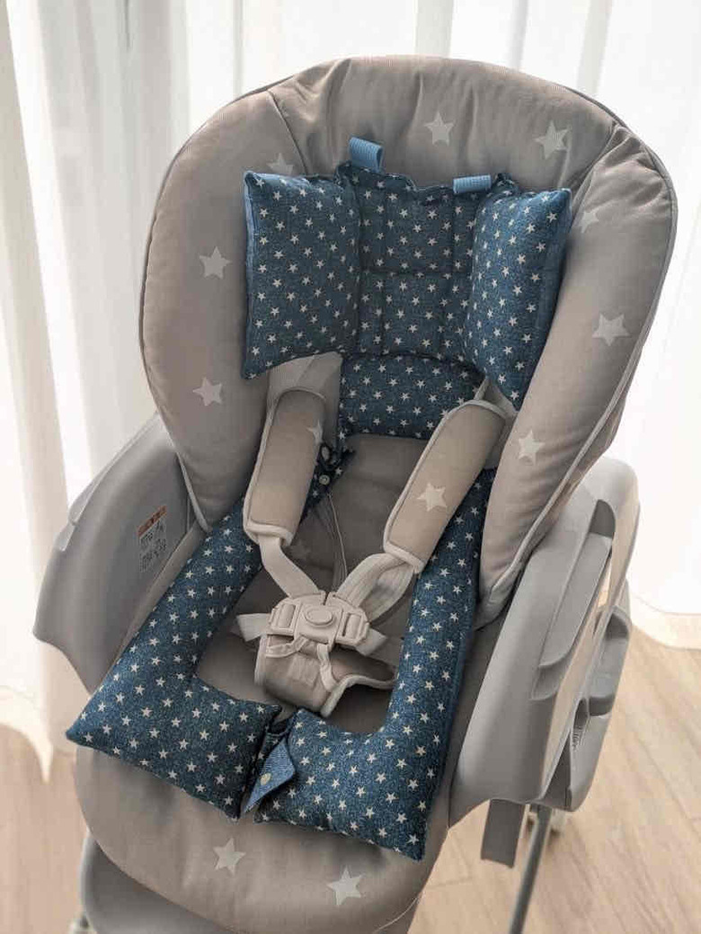 座ったときに体が安定するぺこーなクッション