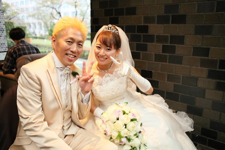 純白ウエディング姿のふたり