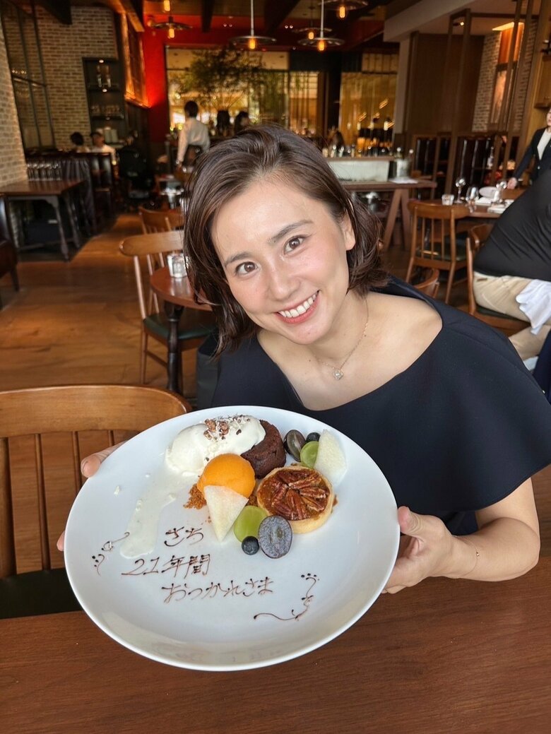 夫の青木宣親選手を引退まで支え続けた青木さんを、友人がねぎらってくれた1枚