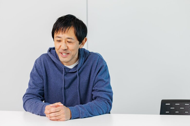 伏し目がちにシャイな雰囲気が、多くの人に「かわいい」と言われる理由かも