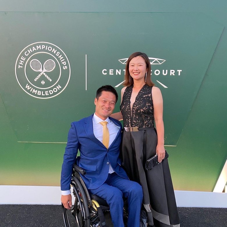 ドレスアップしてウィンブルドンチャンピオンズディナーに臨む国枝慎吾さんと愛さん