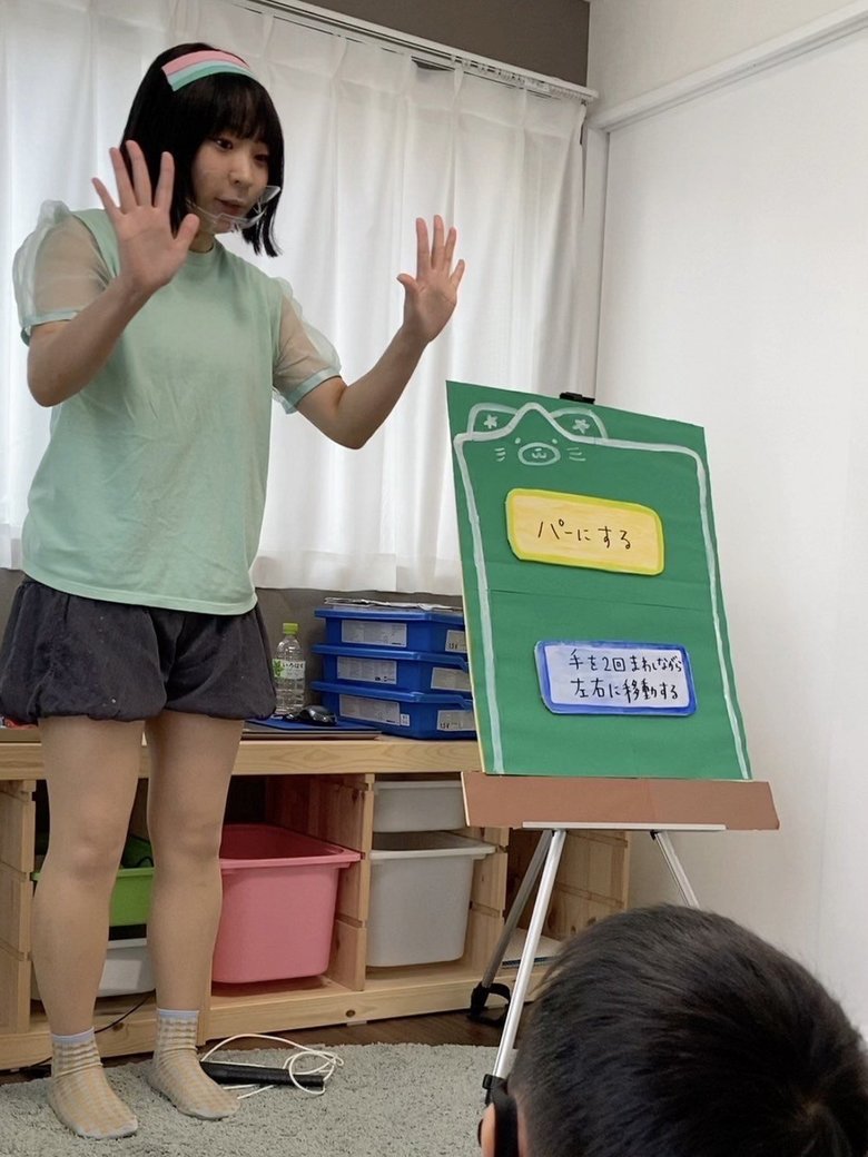 株式会社「これから」の社員として、プログラミング教室の講師の顔も