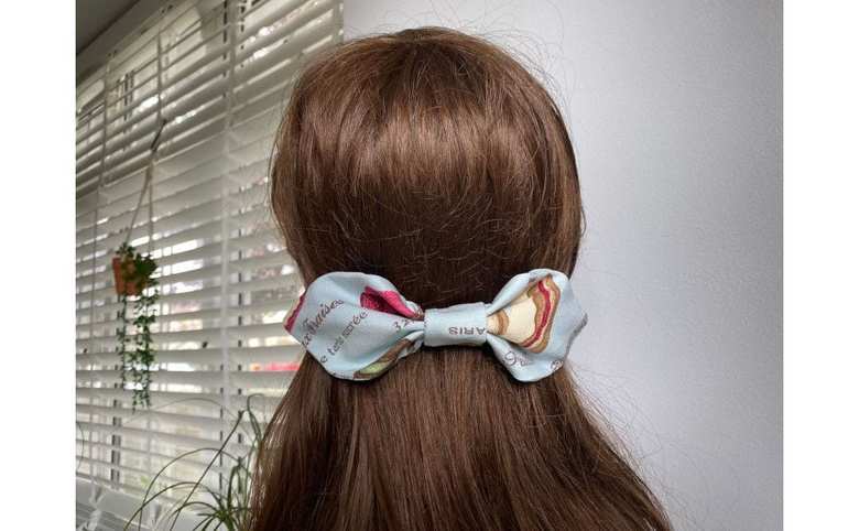 「髪留めではなくて、マスクバンドですよ」と言われなければわからない仕上がり