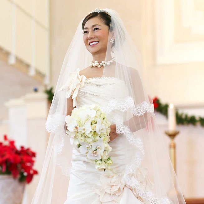 結婚して数年後に結婚式をあげて