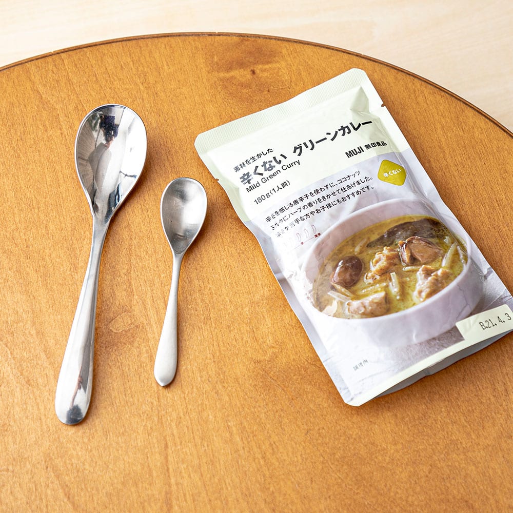 無印良品のレトルトカレー(辛くないグリーンカレー)