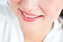 「リップにはもう〇〇を使うな！」予約が取れない人気講師の【30代美人メイクの正解】