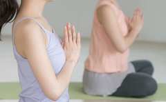 たった３分の「背中ヨガ」が脂肪の燃焼に抜群なワケ