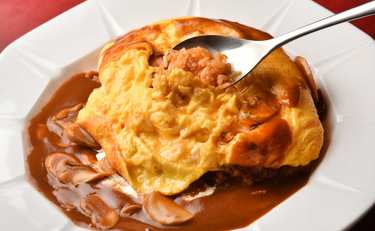 RIKACOさんの絶品オムライス。仕上げに使うのは…