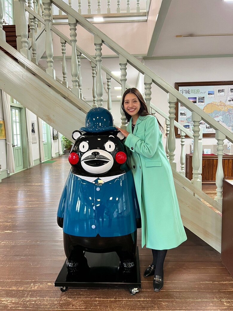 熊本県のご当地キャラクター、くまモンと