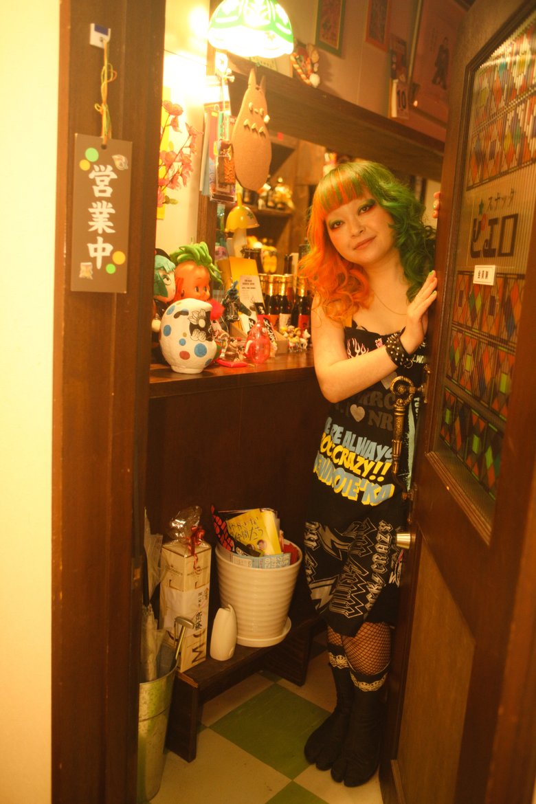 スナックのママとしての顔も